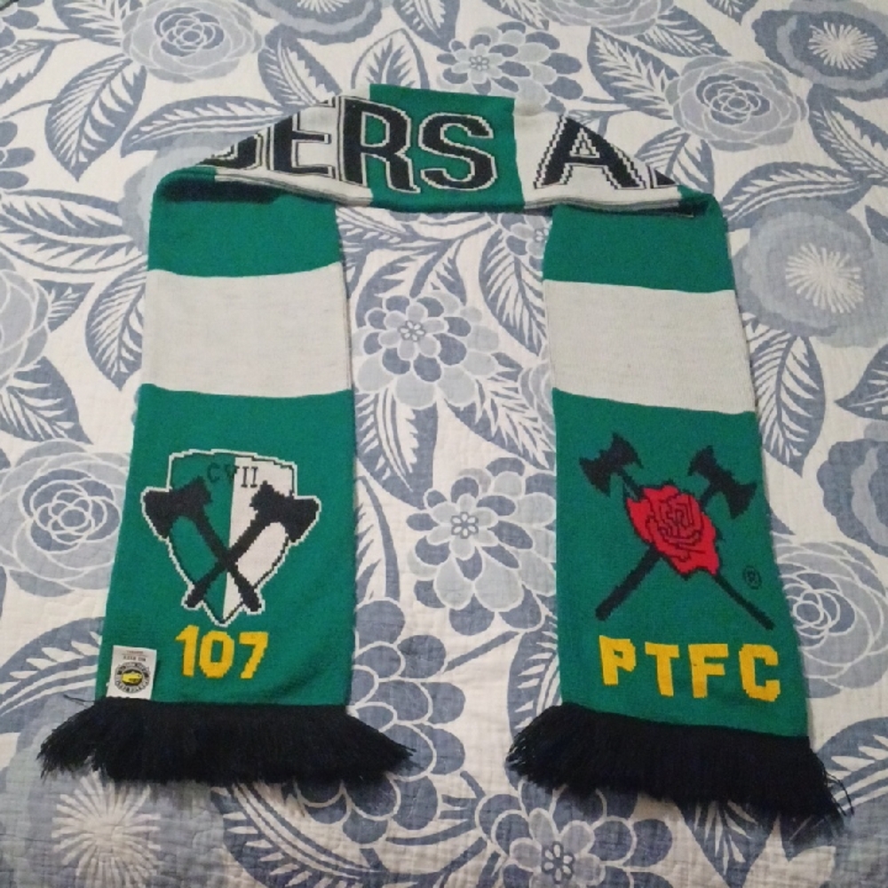 Portland Timbers Hockey Fan Scarf Green and White Acrylic Tassle No Pity Symbols